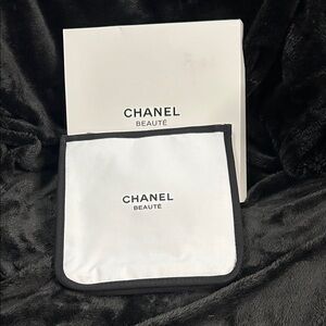 GWP Chanel Beauté White Pouch with Black Trim